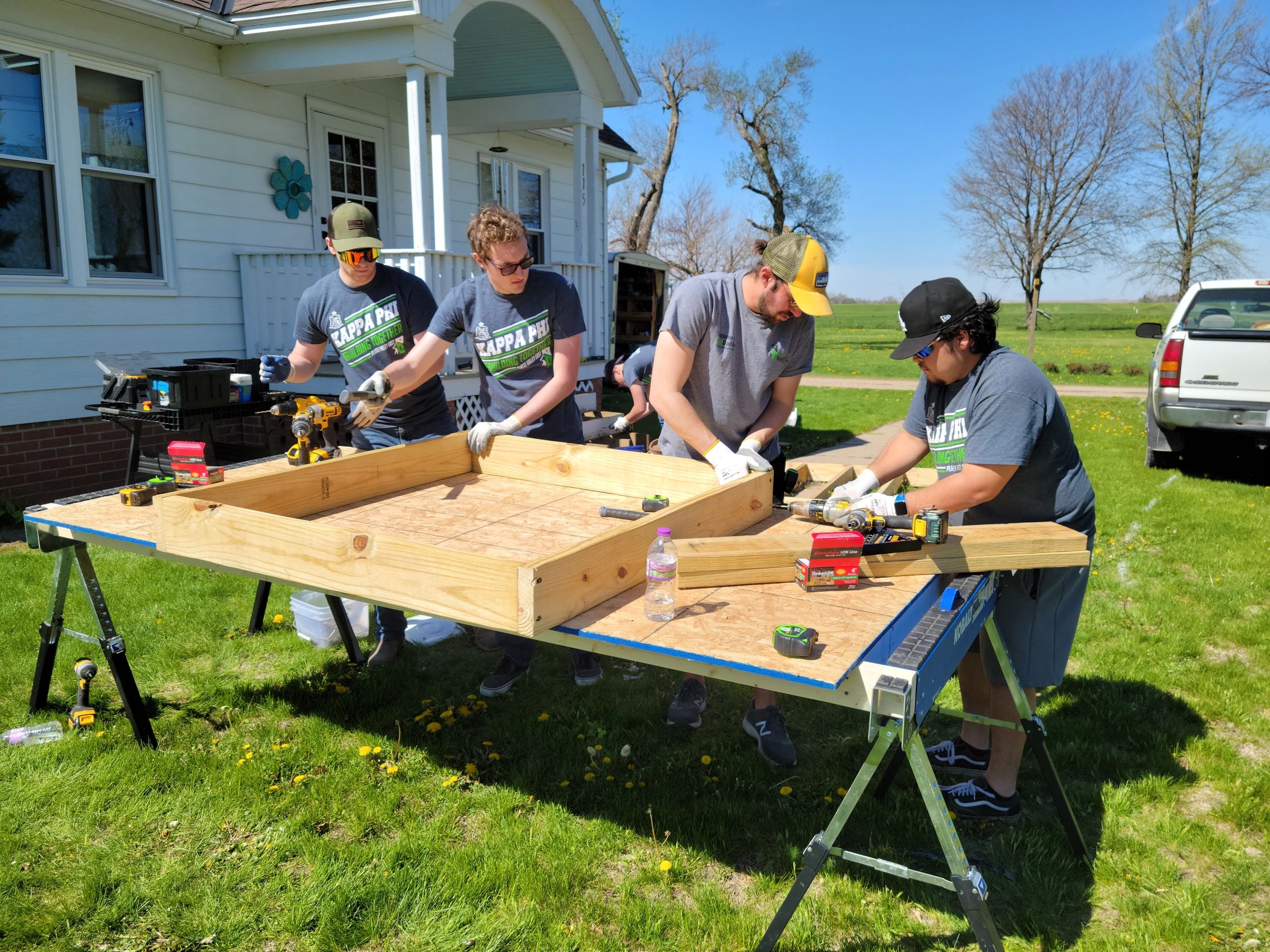 Volunteers construction team